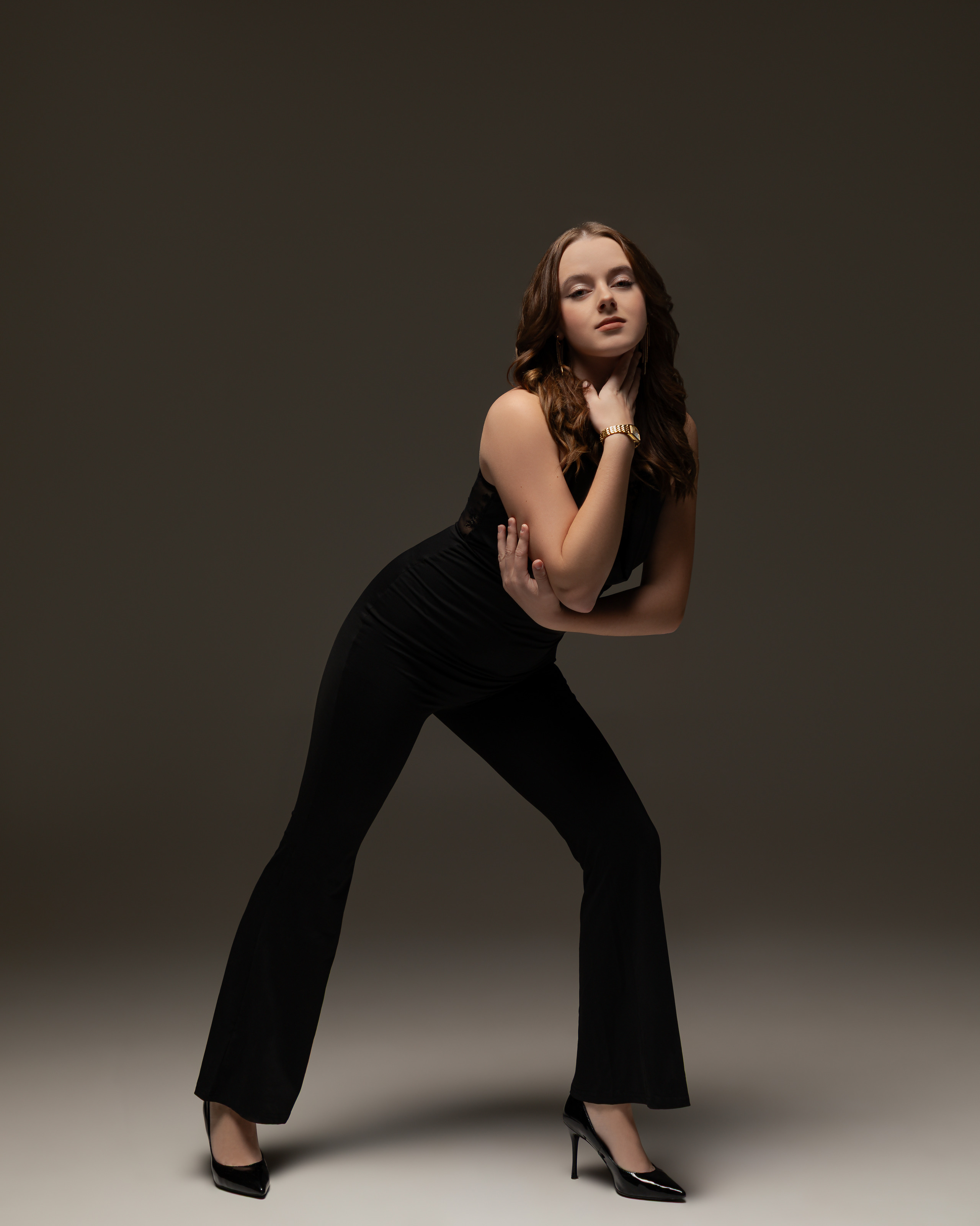 Studio portrait in a black jumpsuit, elegant style - photograph 20